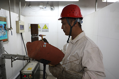 电力工程公司商长海、李斌两位同志被徐州市总工会授予“徐州市五一创新能手”称号!